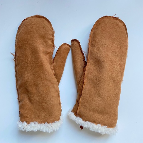 ⭐️SOLD⭐️Wilfred Faux Suede Sherpa gloves - Picture 2 of 3